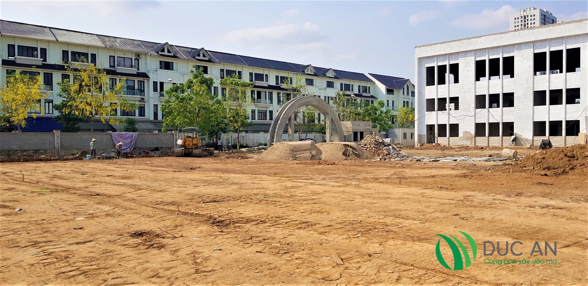 Dự án sân bóng đá cỏ nhân tạo tại trường liên cấp Lomonoxop Tây Hà Nội