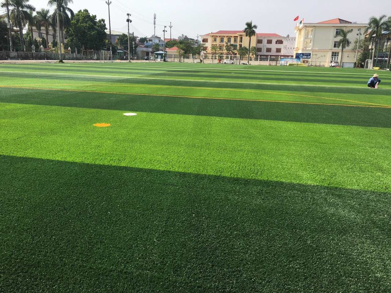Thay thế cỏ nhân tạo cho cụm sân bóng đá Đằng Lâm