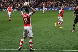 Luật ném biên từ ifab trong thi đấu bóng đá 11 người